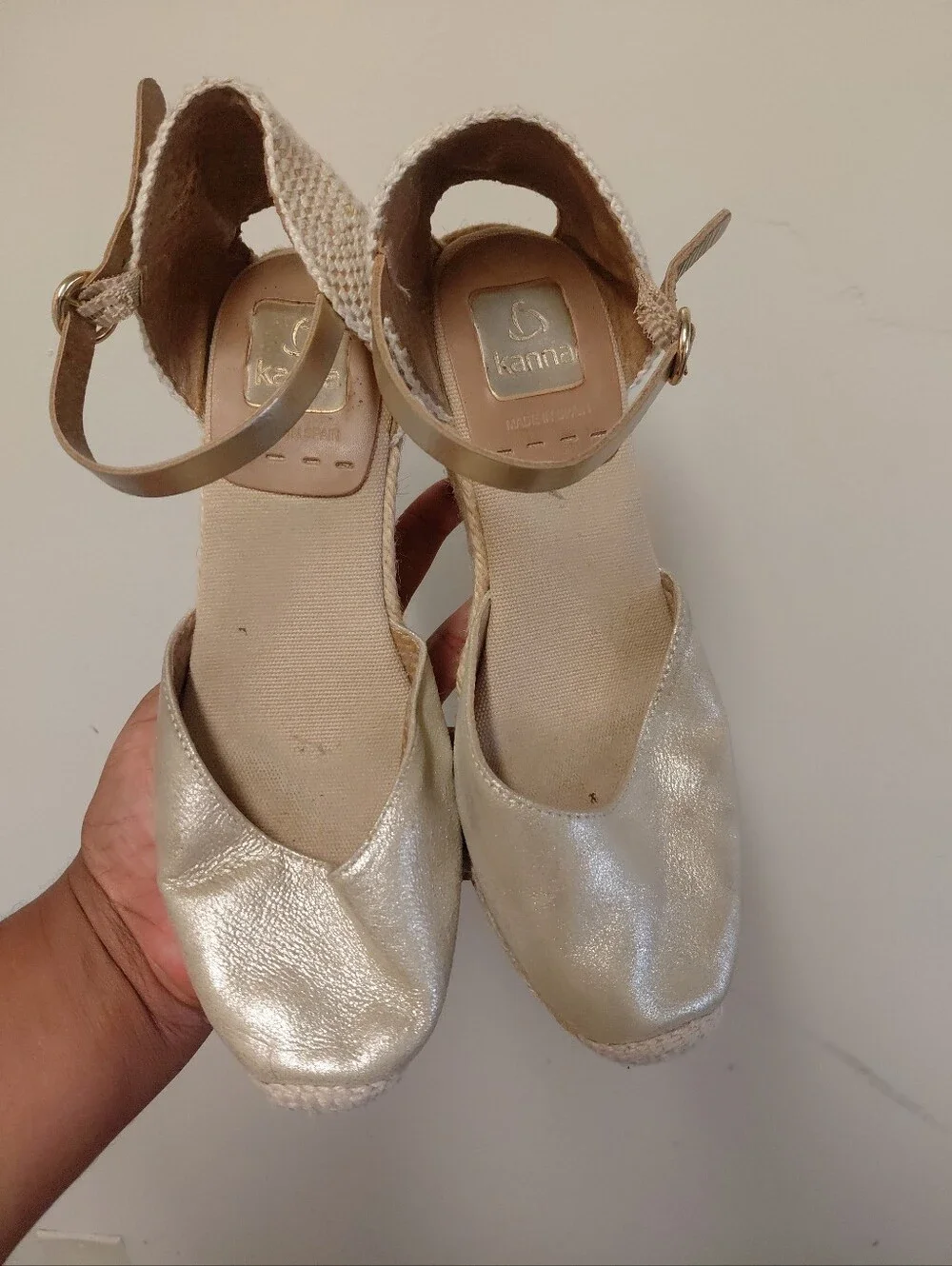 Kanna Womens Gold Slingback Espadrille Wedge Heels Sandals Size 5.5-6